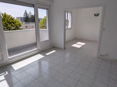 amiens nord appartement de type 2 avec balcon et cave