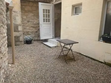 f3 duplex avec cour private centre ville