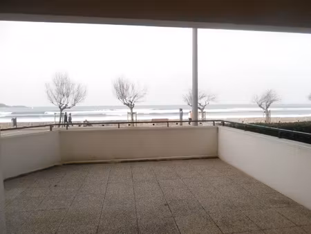hendaye plage t3 frond de mer terrasse balcon et place de st