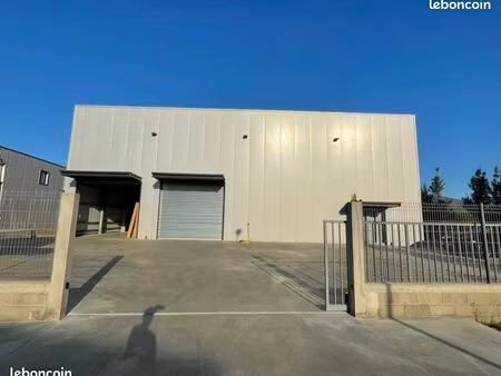 garage/dépôt/box 105m² clôturé et caméra