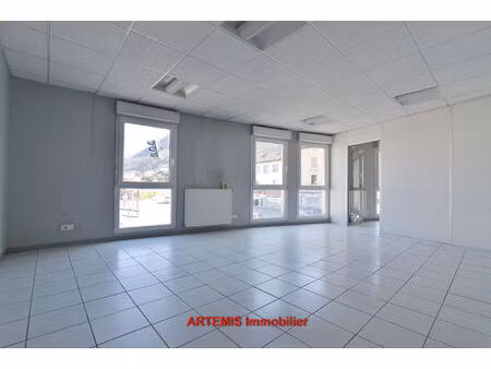 plateau comprenant local d'activite + appt t2