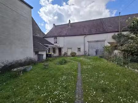 fermette 3 chambres avec dépendances sur 1500m2 de terrain p