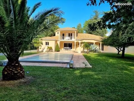maison 9 pièces 265 m²