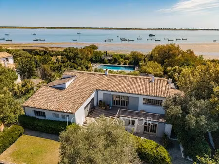 propriété d’exception en première ligne face à l’océan — île de ré-les portes en ré-