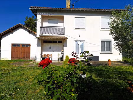 maison familiale 4 chambres de 122 m² sur 3200 m² de terrain à riscle