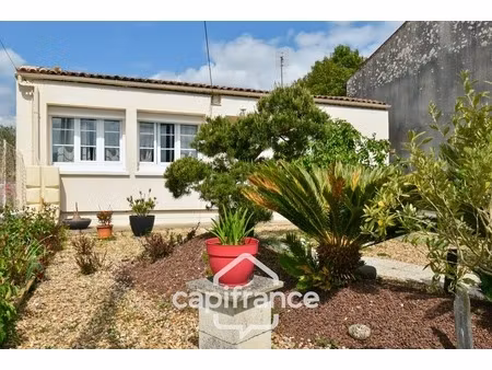 maison à vendre de plain pied 5 pièces saint jean d'angely (17) sur une parcelle de 1012m²