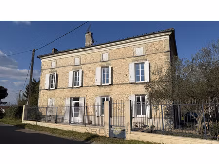 maison de maître en pierre avec dépendances et jardin clos a
