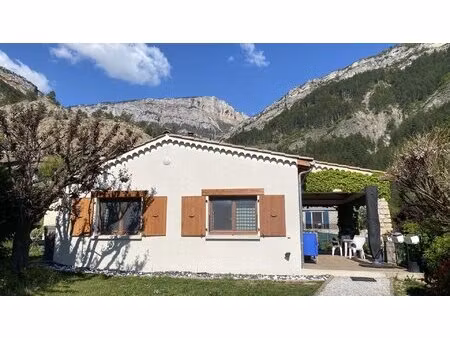 maison avec terrasse couverte  jardin  garage et ateliers