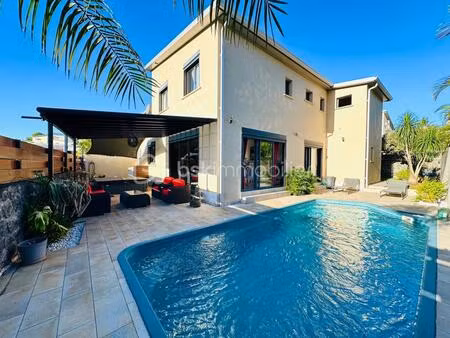 villa contemporaine avec piscine & spa  4 chambres – bien rare sur le marché !