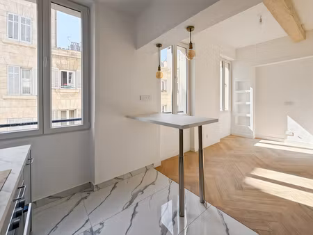 2 pièces 29m² rénové avec climatisation rue glandevès proximité vieux-port