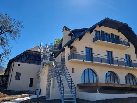 le montcel dernier étage avec vue panoramique  charme & pr