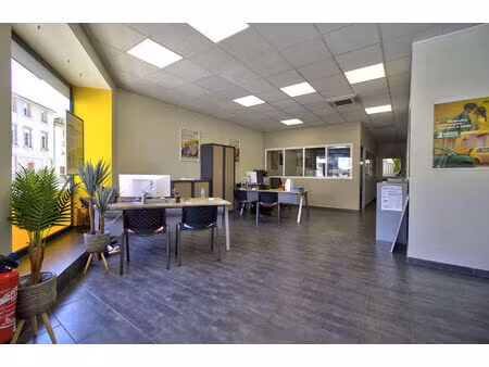 agen centre- secteur victor hugo: local commercial de 141m² avec espace accueil  3 bureaux