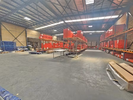 local professionnel à louer lisses 2100 pièce(s) 2100m2 16 600€/mois ht/hc