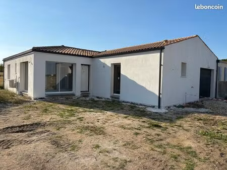 maison neuve meublée 95 m² – 3 chambres – suite parentale – garage – corme ecluse (entre r