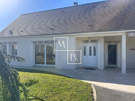 paucourt  maison de 232 m2 sur 2 000 m2 de terrain avec pisc