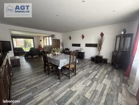 maison 8 pièces 209 m²