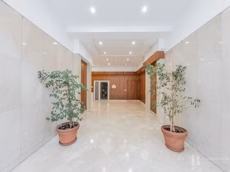 paris xvii - à louer vide - beau 4 pièces de 101 m2 - 8eme etage avec ascenseur - grand ba