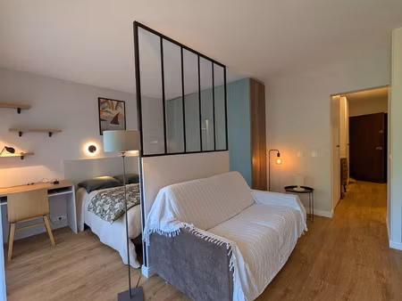 studio entièrement refait avec balcon et parking talence