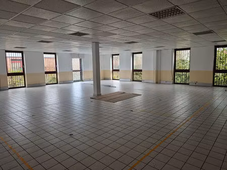 lens proche centre local de +/-340m2