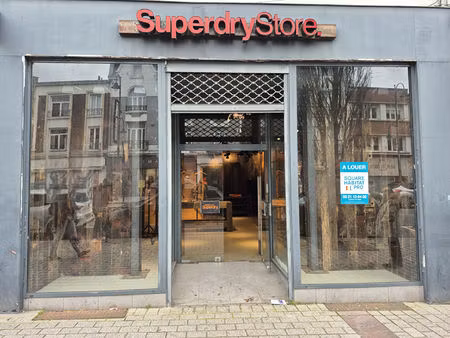 lens centre local commercial +/- 110m²