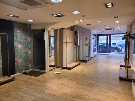 local commercial 61 m²