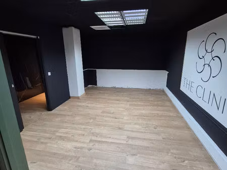 local commercial 185m²