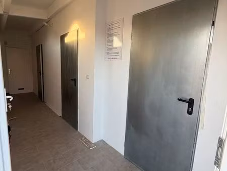 box 7–10 m² avec électricité – marseillan-plage