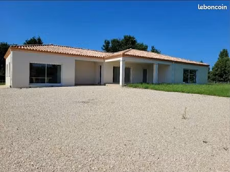 villa 200m2 - 7 pièces - 2500 m2 de terrain