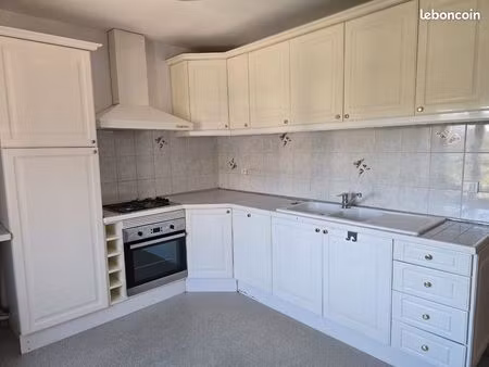 location appartement f4 1etage parfait état