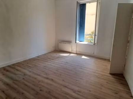 loue narbonne centre grand t2 bis .70 m2.calme lumineux .centre piétonnier 50 m de la cath