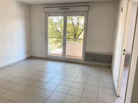 appartement t2 avec terrasse et parking – résidence récente et sécurisée