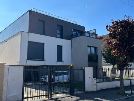 location studio + box