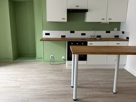 charmant appartement à louer centre de saint lambert du lattay