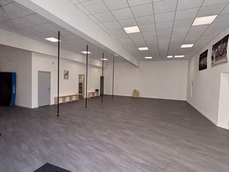 local professionnel / salle d’activité