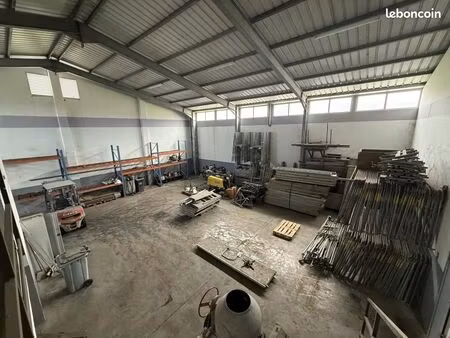 local industriel 611 m²