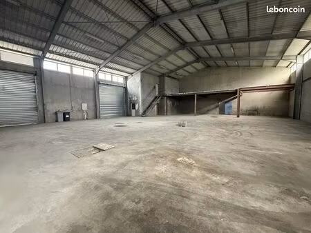 local industriel 792 m²