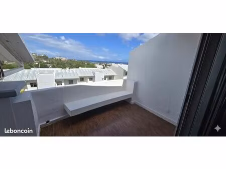 ◊ appartement en duplex – saint-gilles-les-bains  vue sur le port