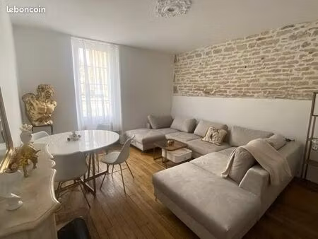 t3 de 70 m² – hyper-centre (godrans/halles) –