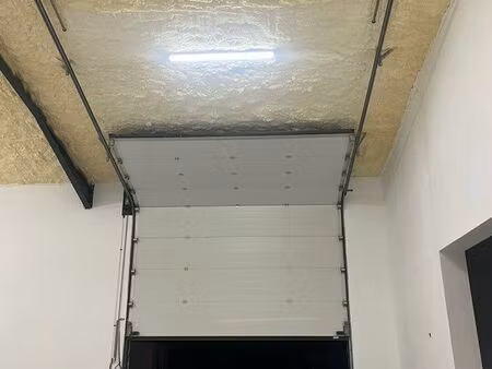 local dépôt/hangard