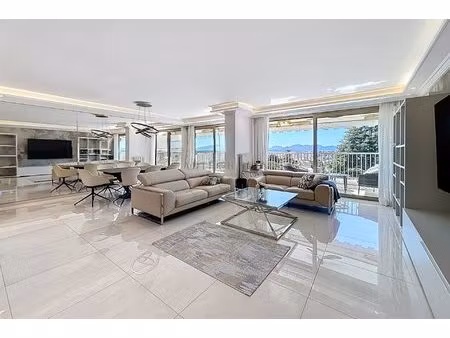 cannes oxford. bel appartement renove. vue panoramique. residence securisee  parc  tennis.