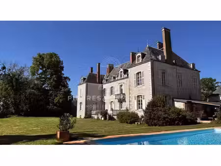 chateau et ses communs sur un parc de 12ha
