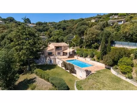 villa avec vue mer et piscine à vendre à sainte-maxime