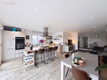 studio 5 pièces 127 m²