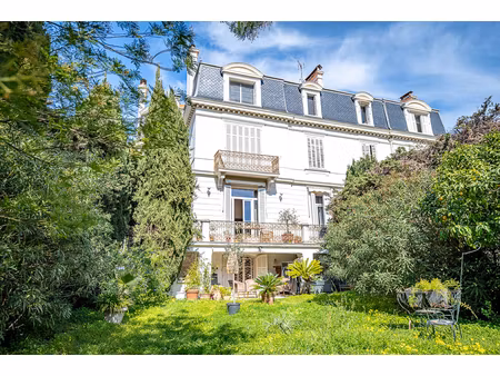 un bien d’exception au charme d’hôtel particulier – cannes basse californie