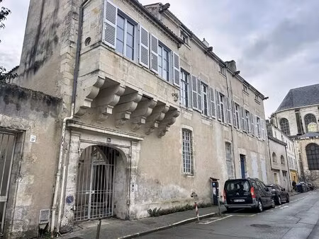 appartement t1 -plein centre historique de la rochelle