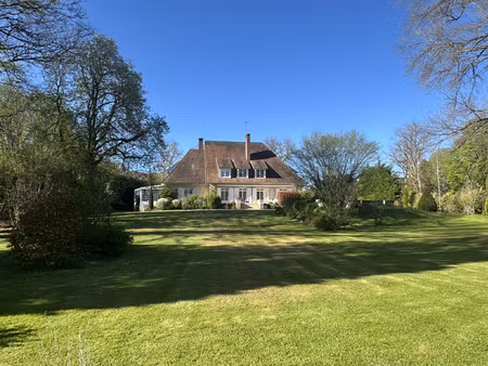 propriété d'une maison type 11 sur 5818m2 de terrain vec pis