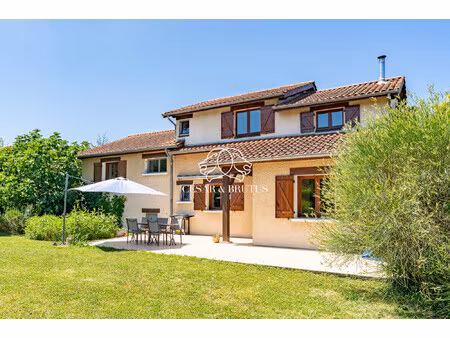 maison familiale  4 chambres + 2 bureaux  calme - lissieu