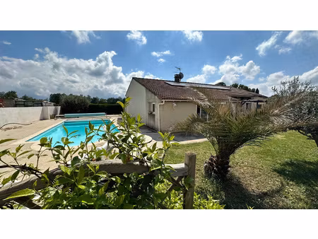 chabeuil  dans un hameau  villa avec piscine