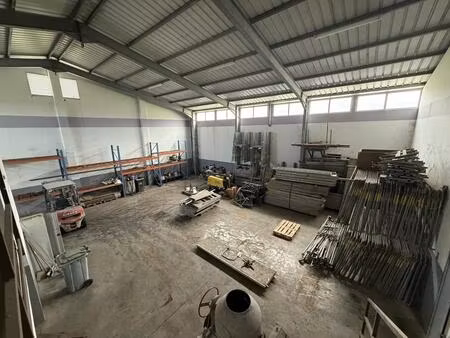 entrepôt rare de 611 m² – saint-benoît