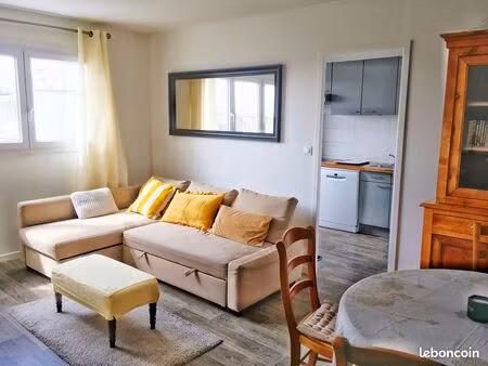 grand studio calme  lumineux et meublé de 40 m² au havre